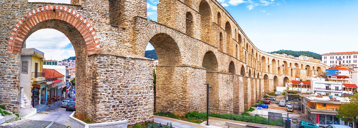 a wall is decorated with many arches