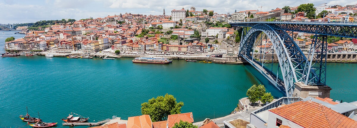 dom luis I bridge in porto, portugal