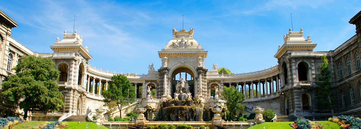 walk around historic monuments in marseille