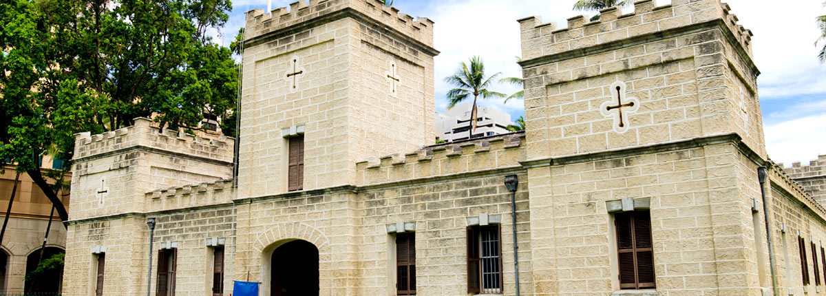 visit the iolani palace barracks in honolulu