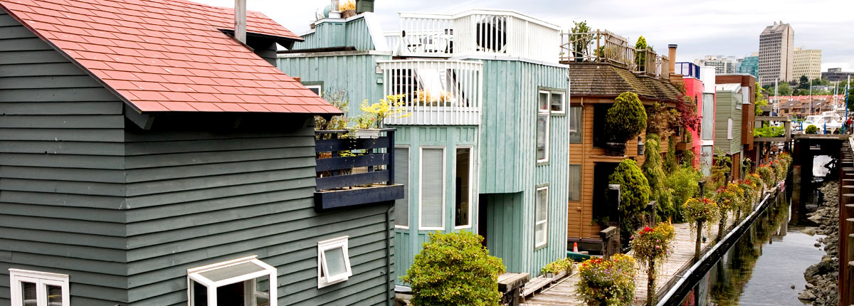 view of waterfront homes in seattle 