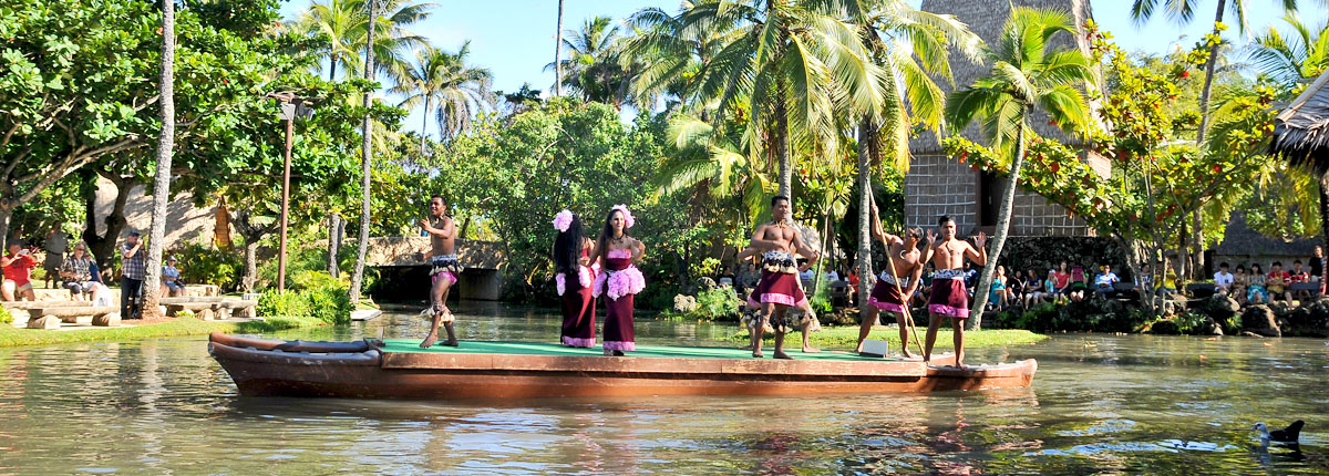 local hawaiians luau dancing