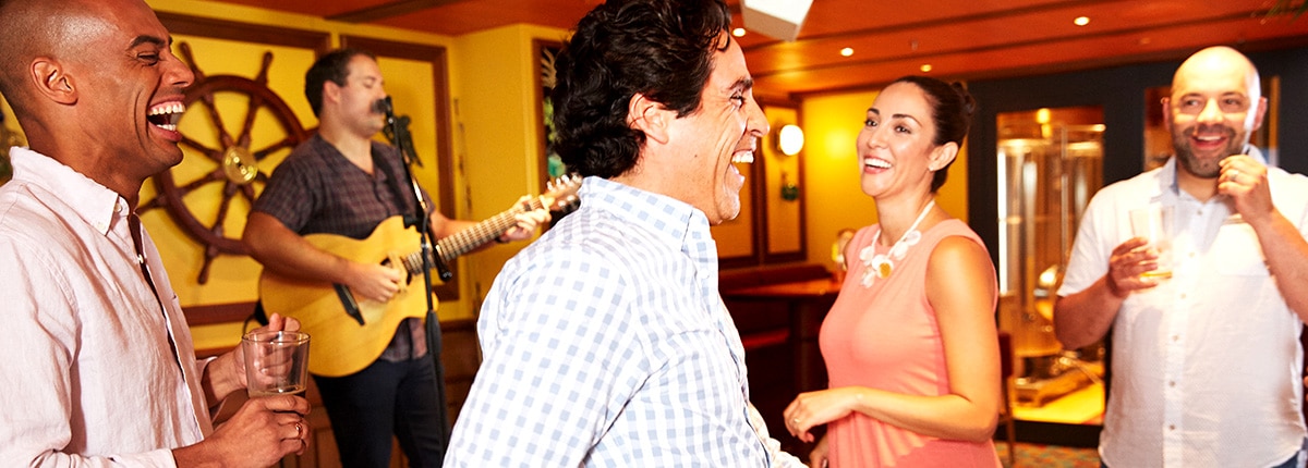 a group dancing to live musiv at red frog pub and brewery