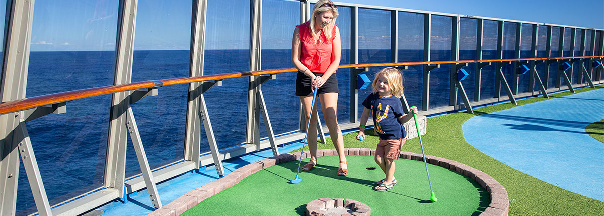 Mini Golf onboard Carnival